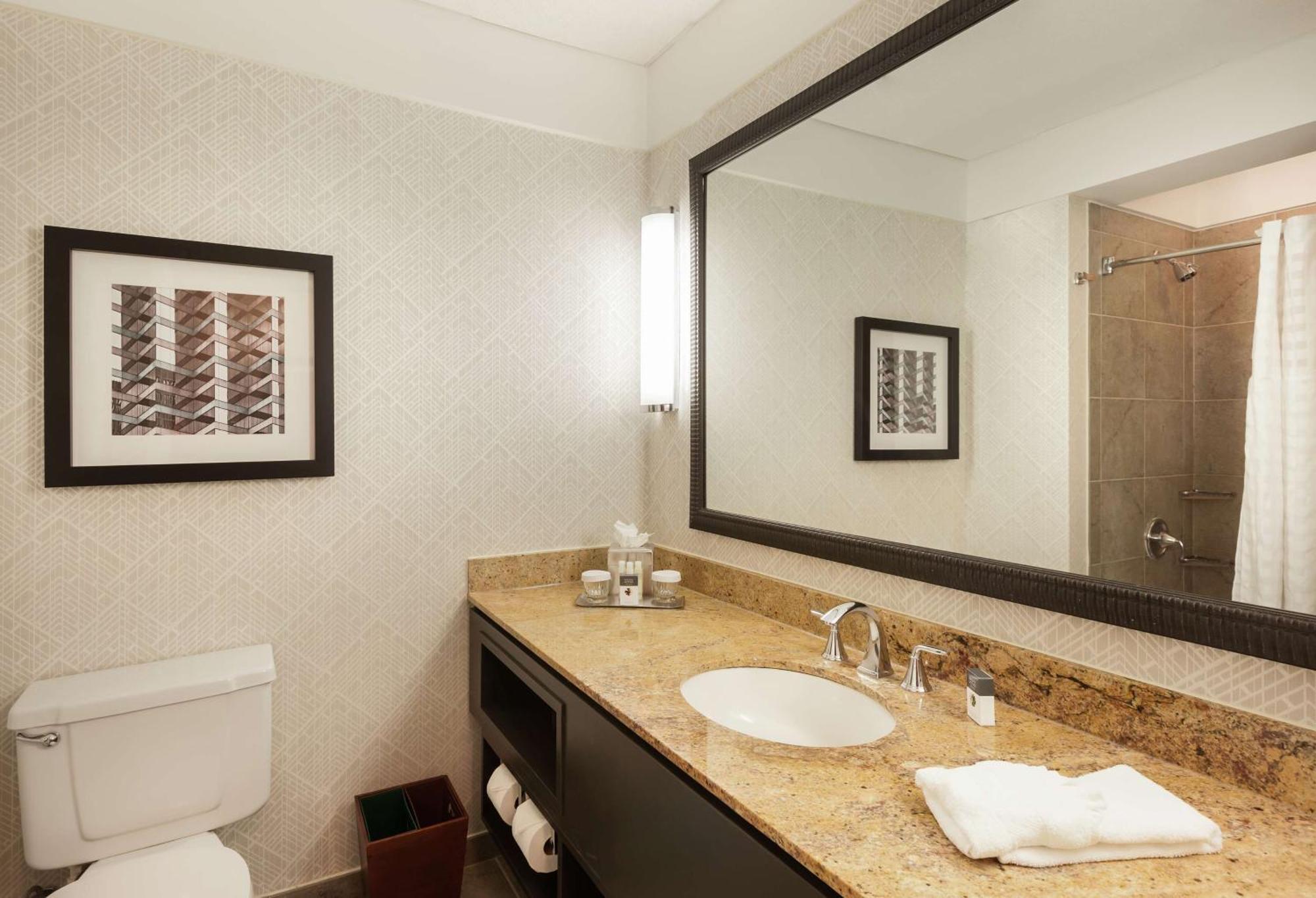 Doubletree By Hilton Hotel & Suites Houston By The Galleria Zewnętrze zdjęcie